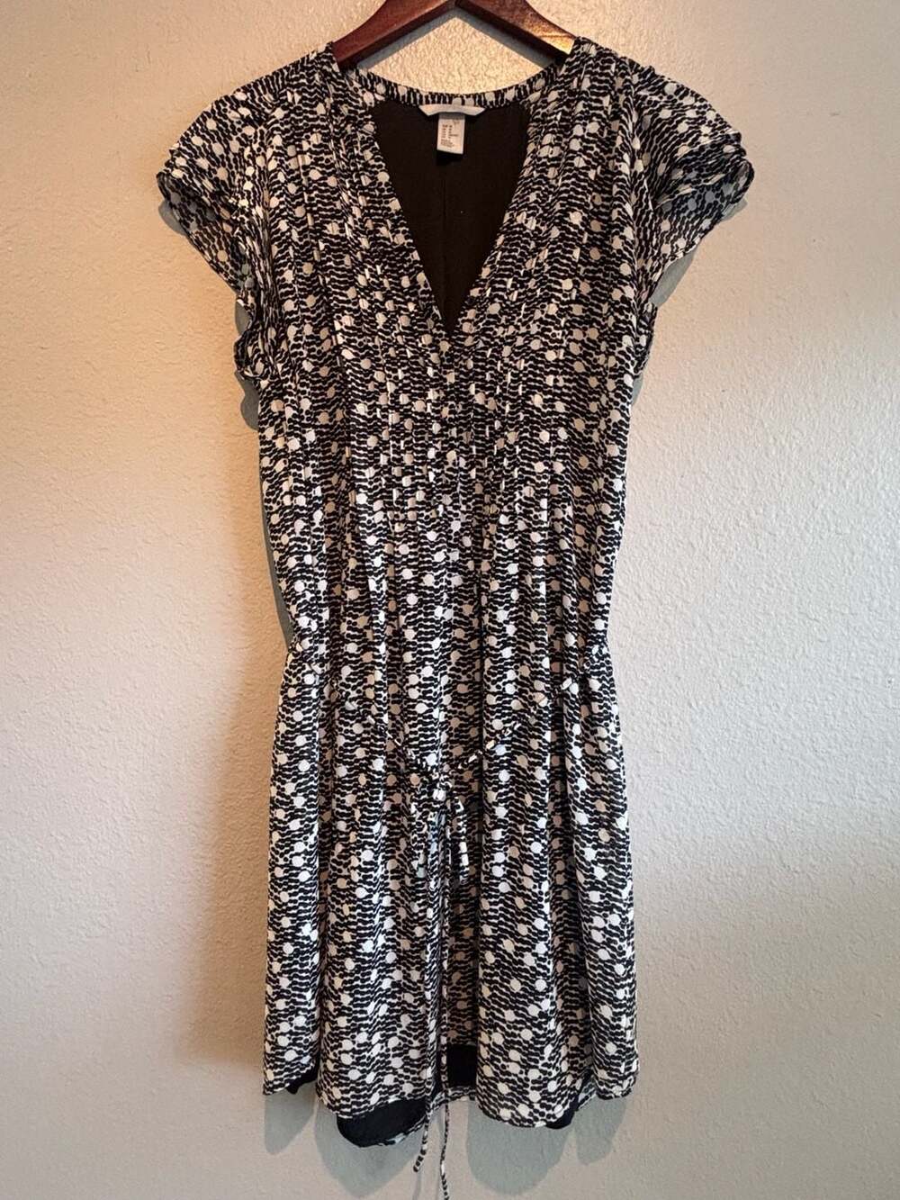 H&M Dress Size 12 Black White Printed V-Neck Flutter Sleeve